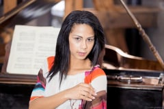 Isabella Chrystin - Piano Lesson | Picture (2)
