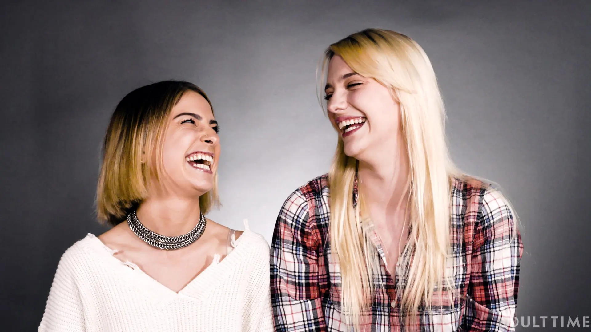 Kenna James - El experimento oral - Kenna James y Kristen Scott | Picture (2)